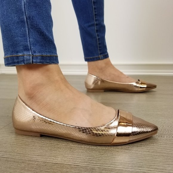 Rode Gold Pointy Toe Slip On Flats - Picture 1 of 8